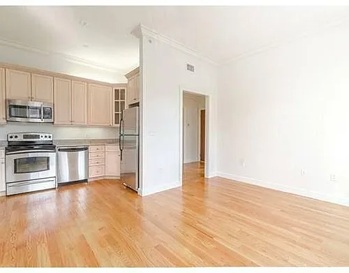 421 Hanover St #23 Photo 1