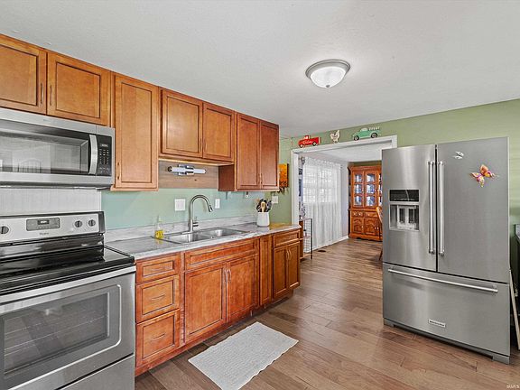 4th image of 716 Rosewood St