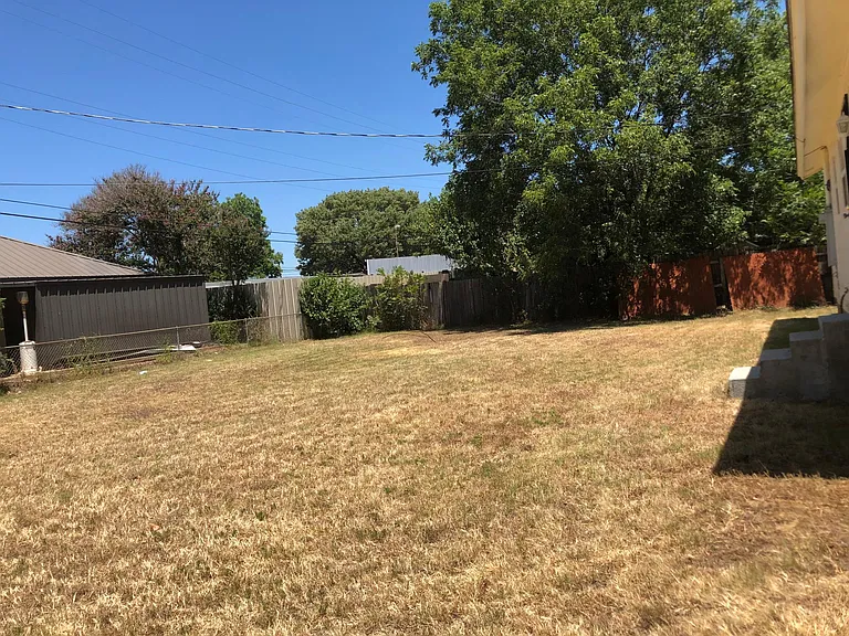 906 Cresthaven Dr #B — Photo 5