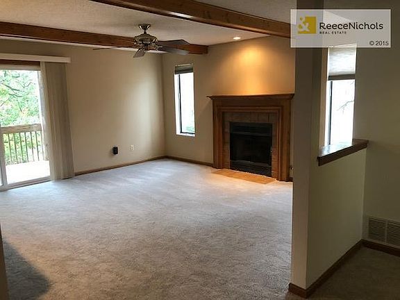 Living Room with fireplace