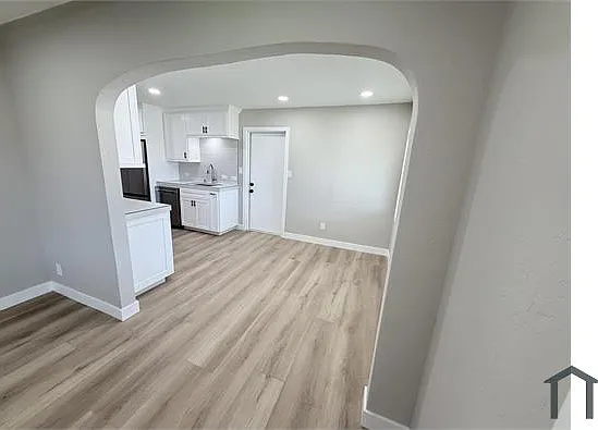 207 Howard St — Photo 4