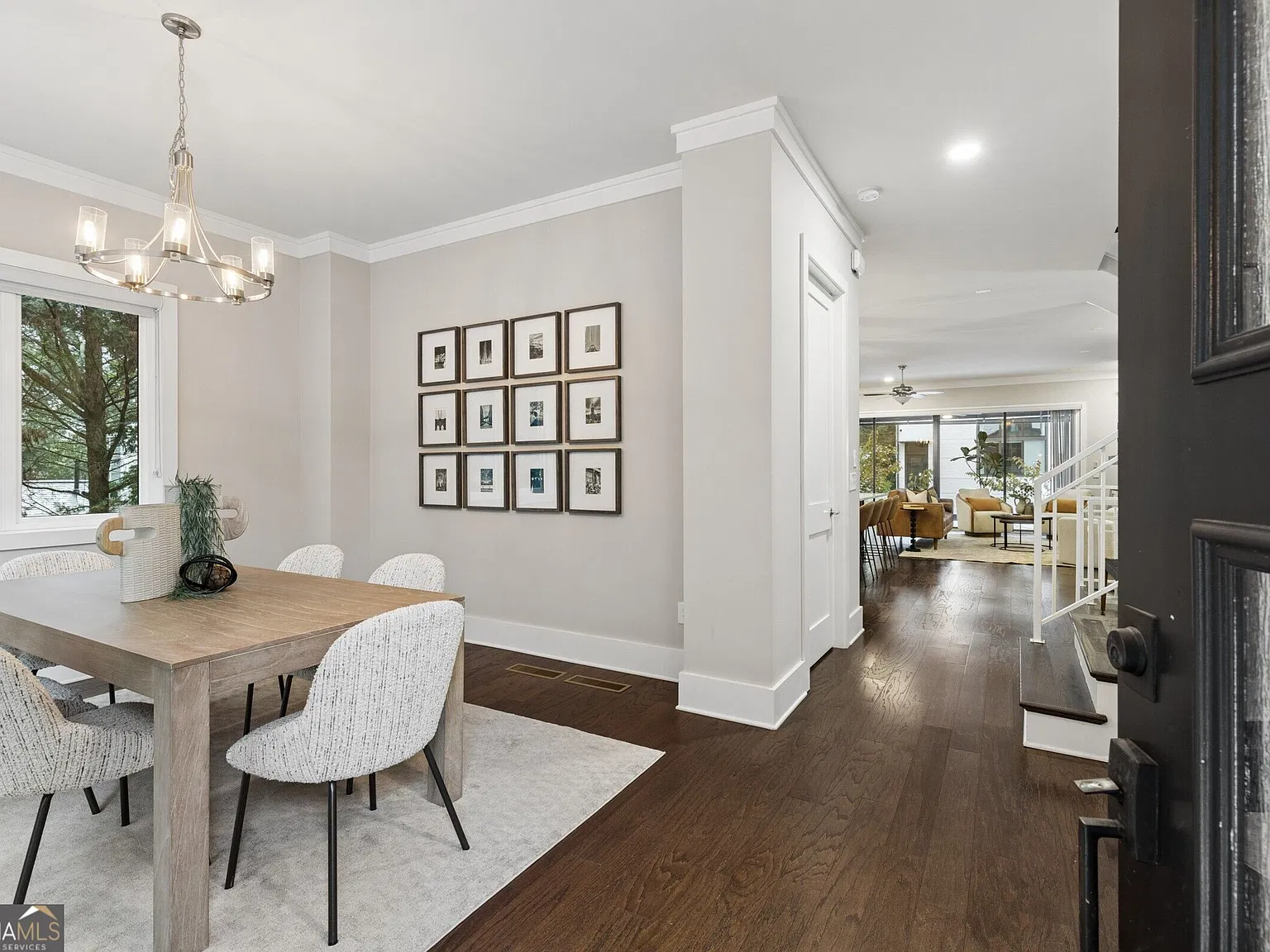 5 bed, 4.5 bath, 3764 sqft, $5,900 — Photo 2