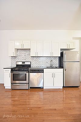 3rd image of 12 Pinehurst Ave APT 2I