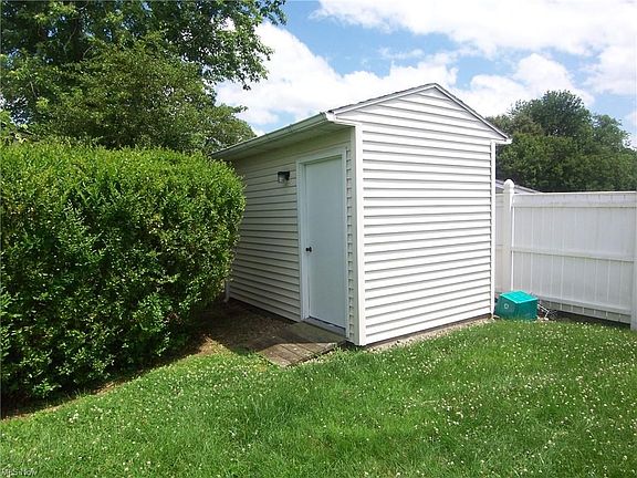 5th image of 11 Randolph Dr