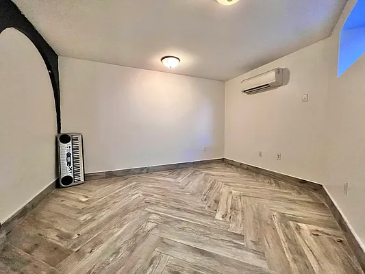 Rented by ERNY LLC | media 8