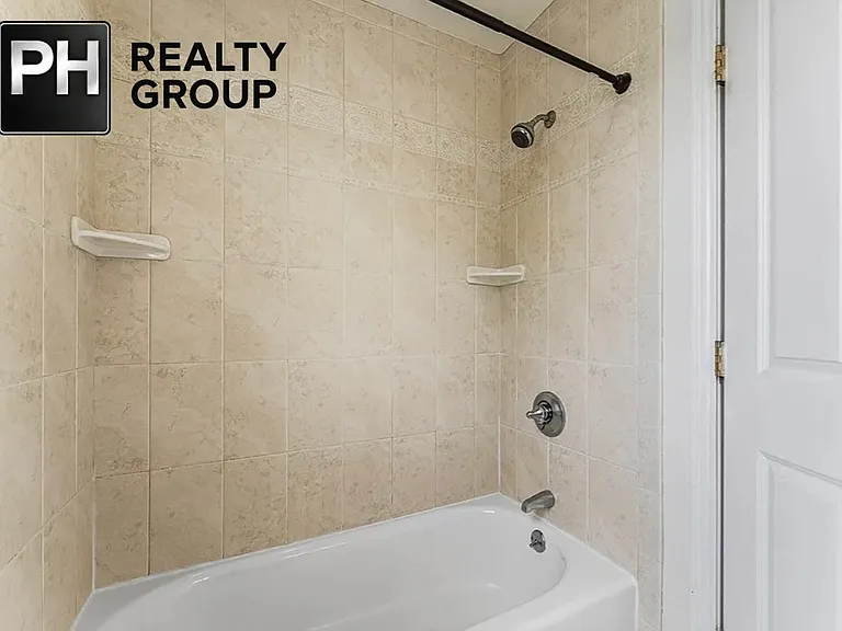 30 Russell St #5 — Photo 19