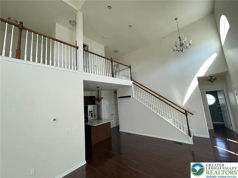 1350 Caspian St — Photo 6