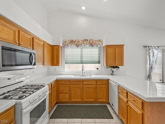 3rd image of 3743 Tohono Canyon St