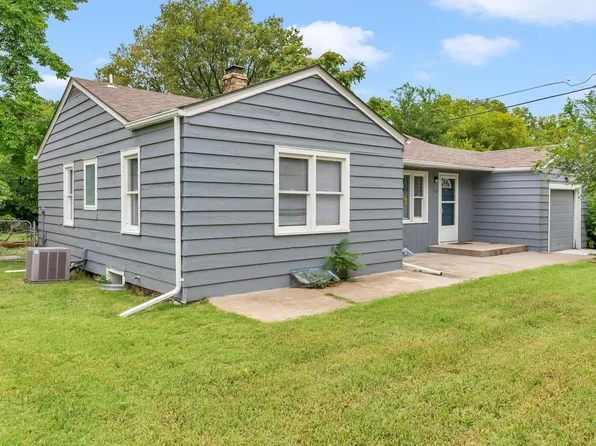 1027 S Pine St, Newton, KS 67114
