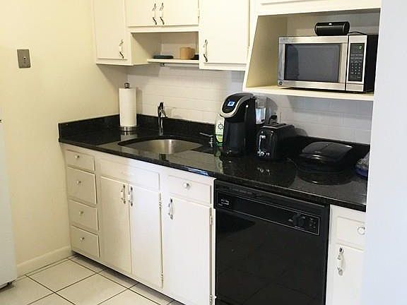 4th image of 230 Essex St APT 30