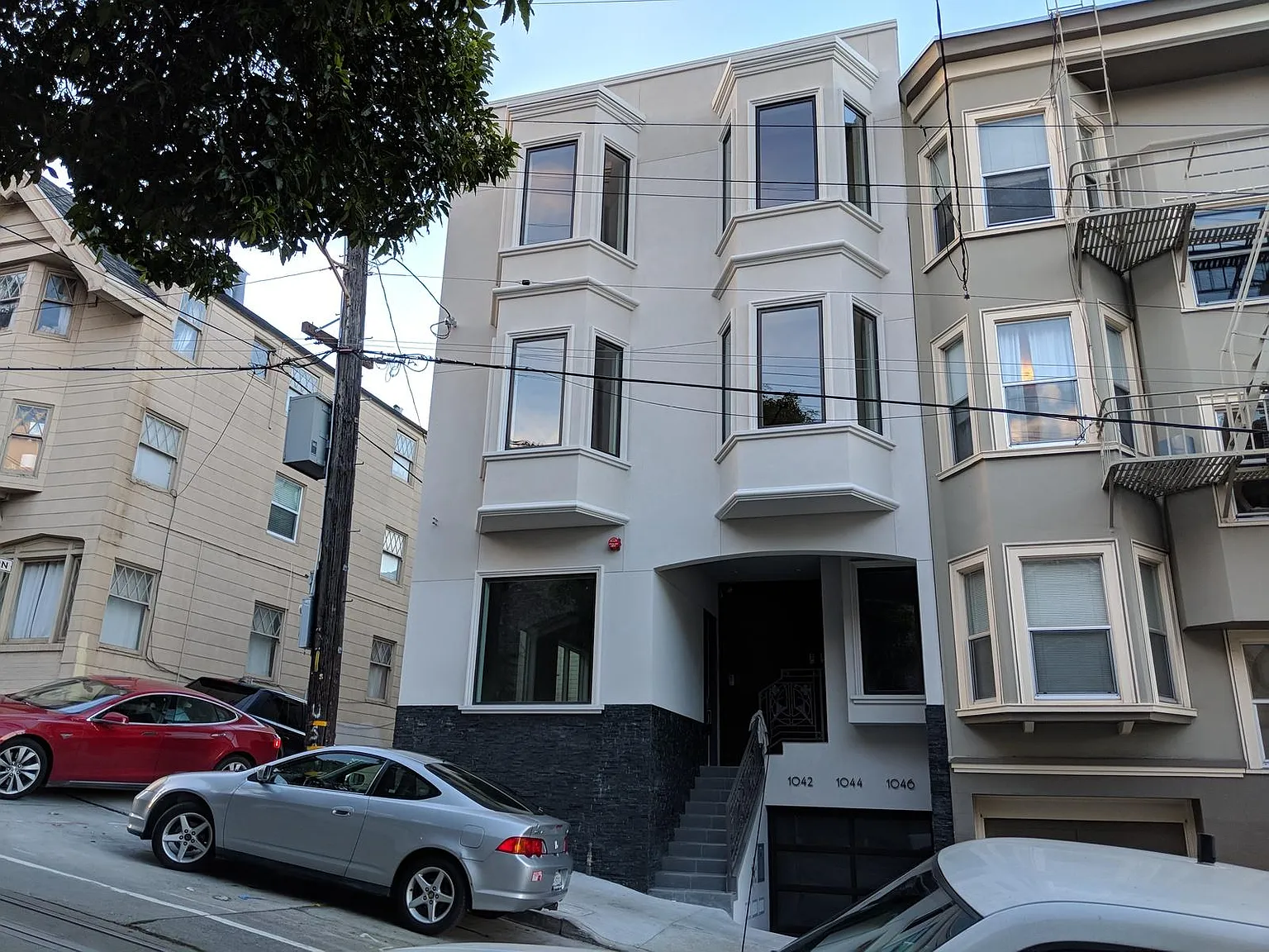 3 bed, 1300 sqft, $7,200 — Photo 1