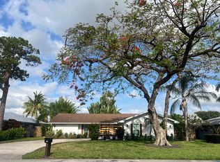 9711 Gardenia Dr, Palm Beach Gardens, FL 33410