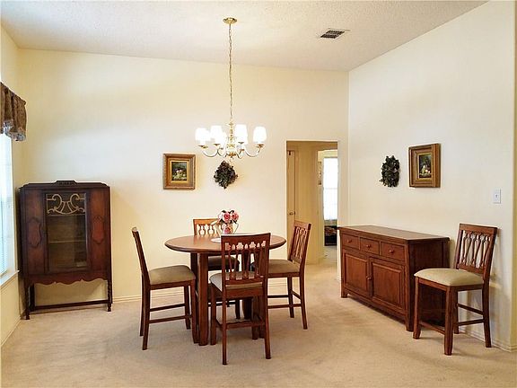 3rd image of 1229 Valley Oaks Dr