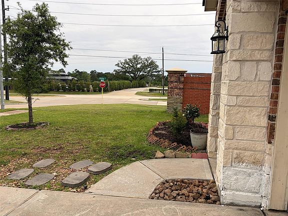 3rd image of 24307 Hampton Terrace Ln