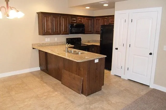 3 bed, 2.5 bath, 1429 sqft, $1,895 — Photo 3