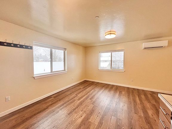 4th image of 181 E Tall Fir Ct #D