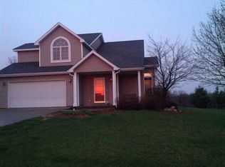 962 202nd Ave, Pella, IA 50219
