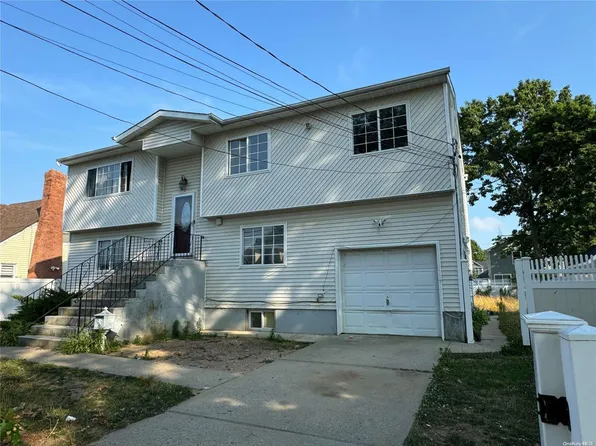 19 W Roosevelt Avenue, Roosevelt, NY 11575