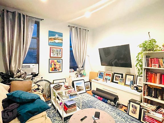 3rd image of 319 E 91st St APT 1