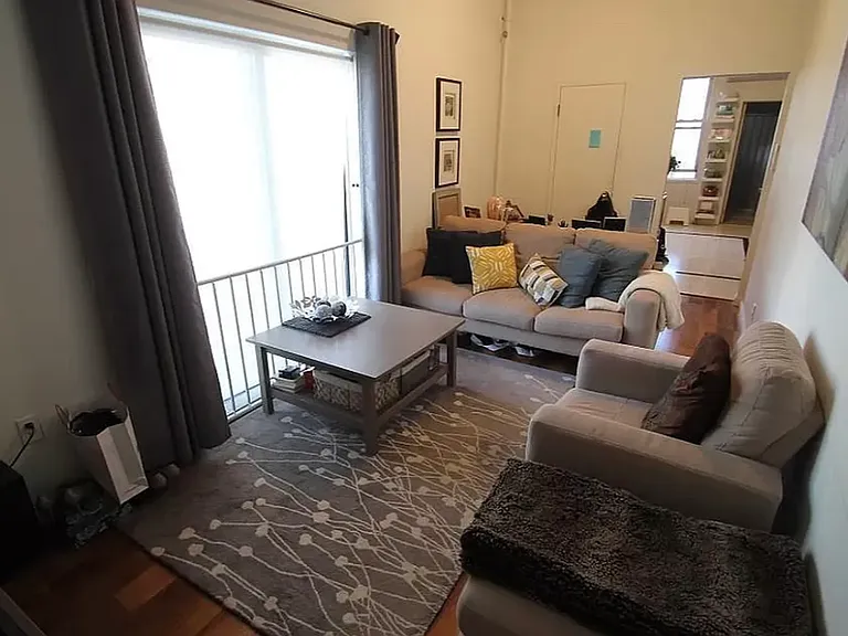 1122 47th Ave #3L — Photo 2