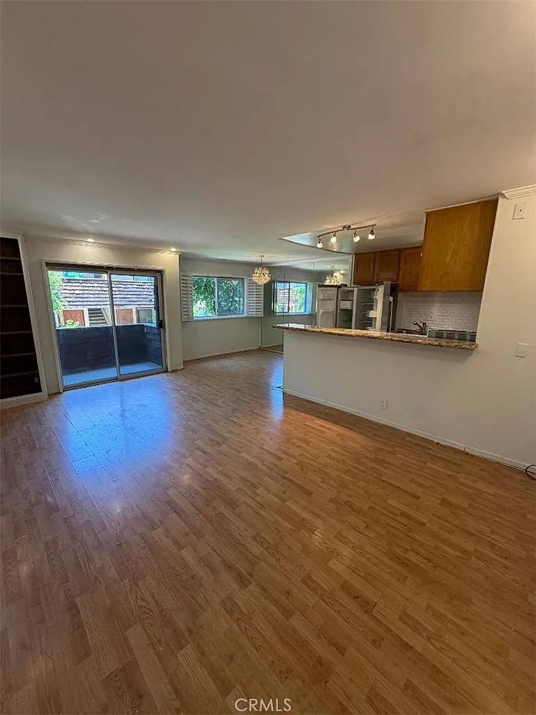 2 bed, 970 sqft, $2,550 — Photo 3