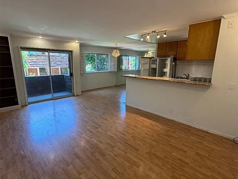 5403 Newcastle Ave #8 — Photo 3