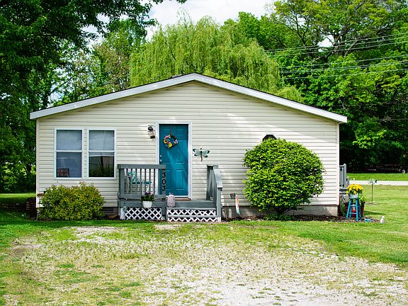 3rd image of 303 N Jay Hayden Dr