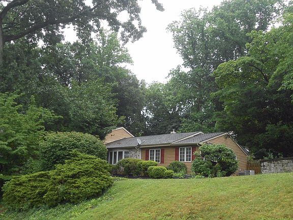 3rd image of 152 Lehigh Dr