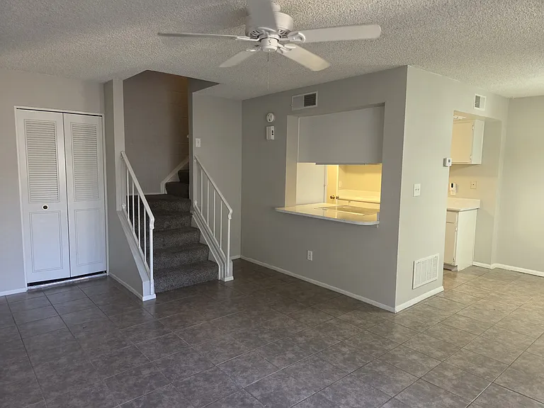 3213 W Royal Palm Rd — Photo 4