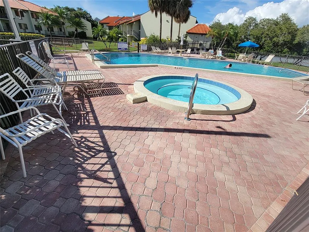 2 bed, 2.0 bath, 830 sqft, $2,500 — Photo 3