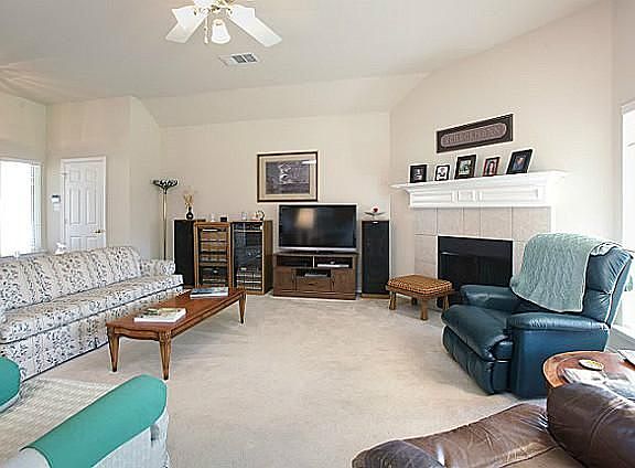 4th image of 4737 Monarch Dr