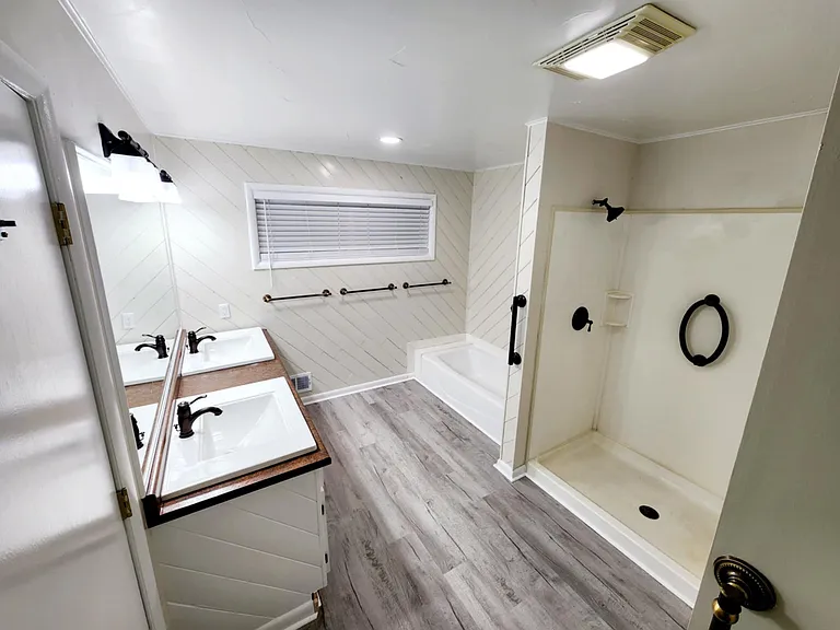 10820 Claire Ln — Photo 11