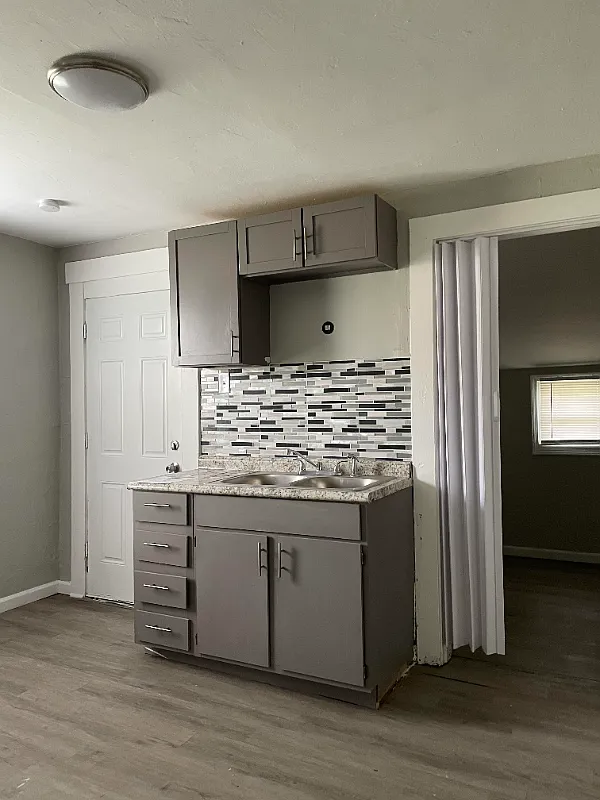 2 bed, 1200 sqft, $985 — Photo 3