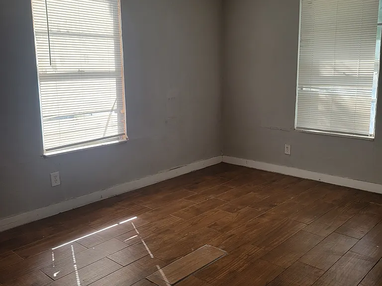 139 Maria St — Photo 3