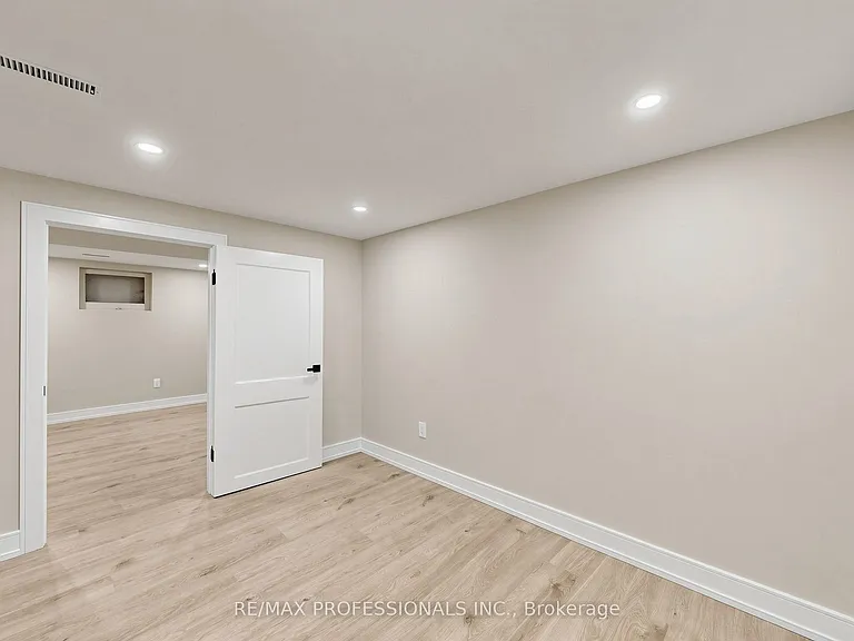 25 Carsbrooke Rd — Photo 33