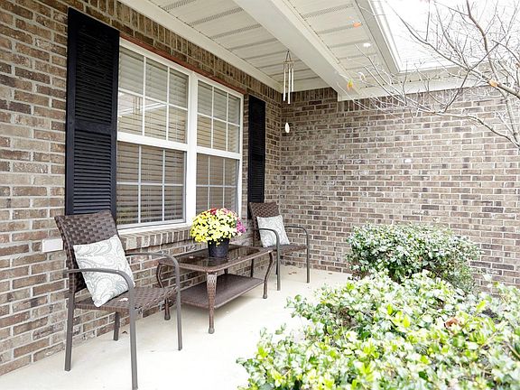 3rd image of 280 Valley Brook Dr