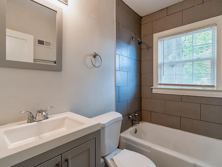 1550 Olympian Cir SW #A — Photo 10