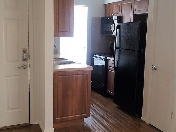 4th image of 3615 Elliott Dr #A