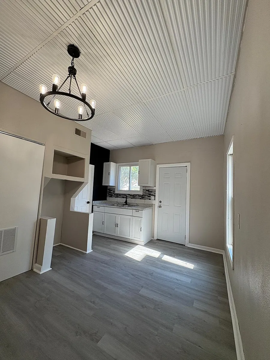 Building Photo - 1840 N Erie St #2