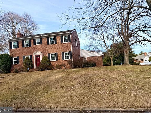 2nd image of 1101 Webster Dr