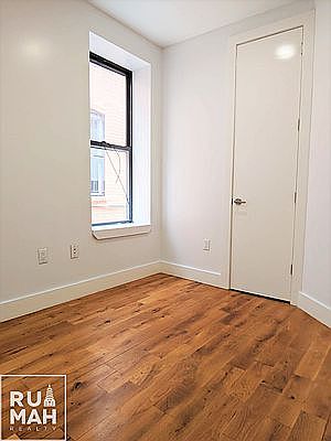 5th image of 548 Montgomery St #3