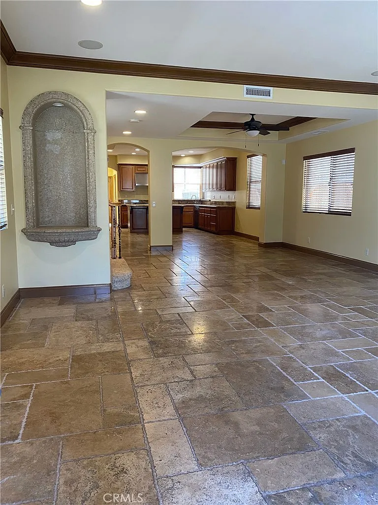 3 bed, 5.0 bath, 2800 sqft, $6,750 — Photo 3