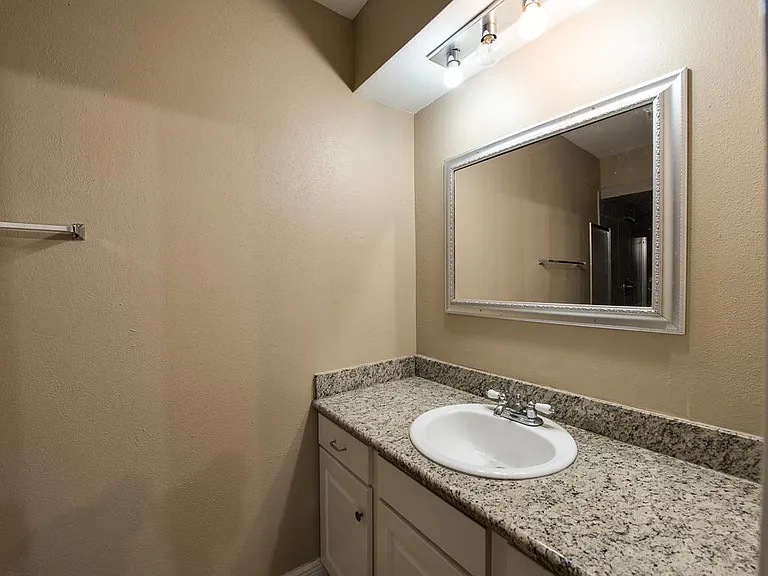12 Hyde Park Blvd #6 — Photo 16