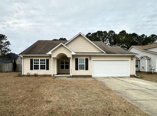 5656 Seafield Ln, Hope Mills, NC 28348