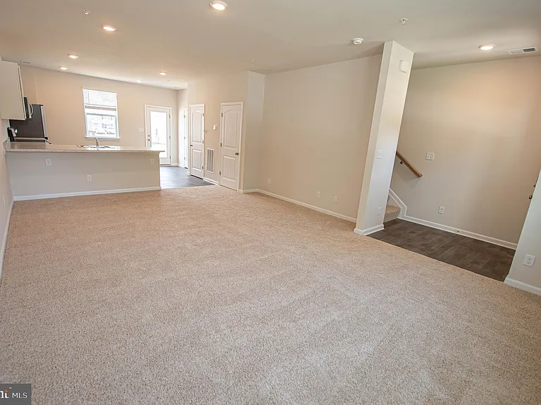 130 Willowtree Ln — Photo 37