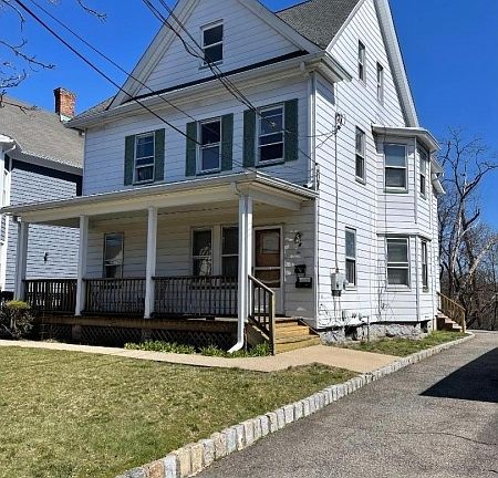 3rd image of 259 Speedwell Ave APT 2