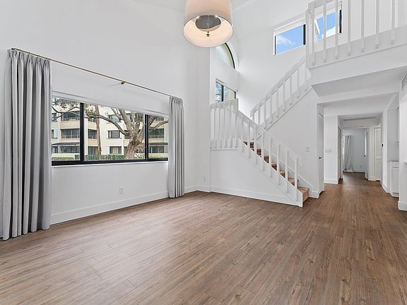 4th image of 211 Oak Harbour Drive