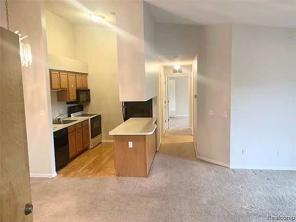 2nd image of 9632 Sawgrass Ct #8