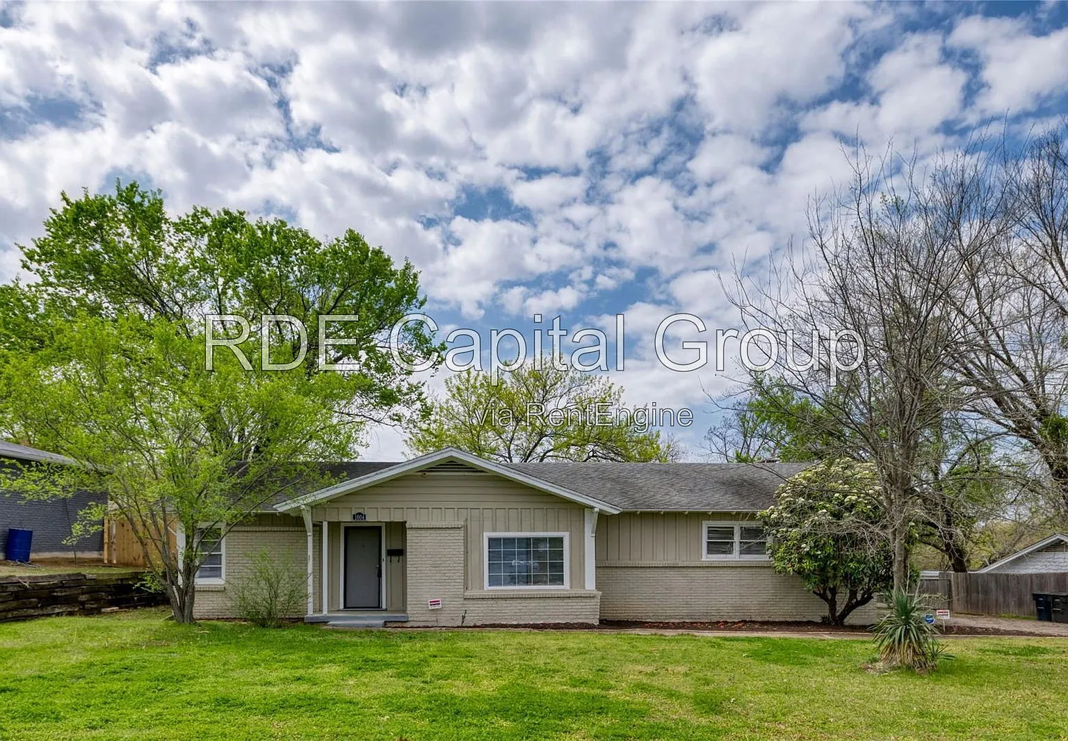 3 bed, 2.0 bath, 1941 sqft, $1,950 — Photo 1