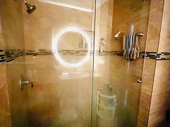5th image of 520 NE 38th St APT 15
